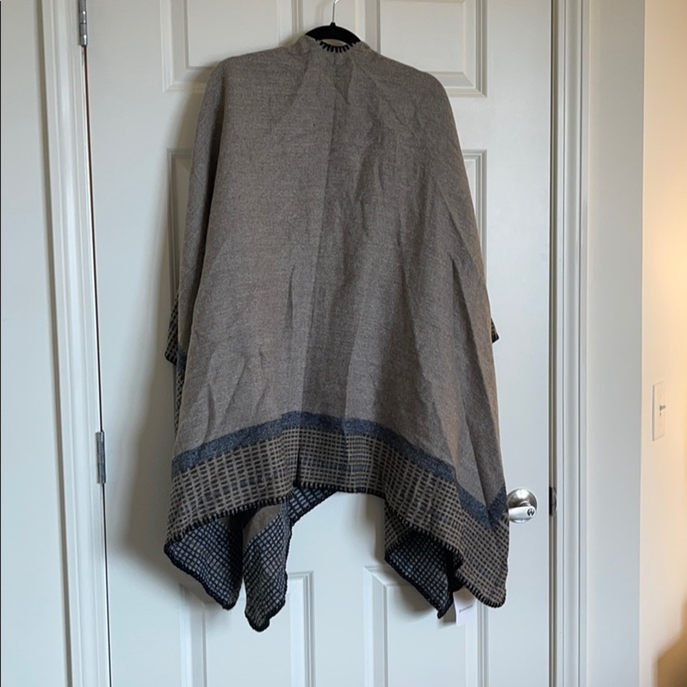 Lulls Collection Shawl - Picture 3 of 3